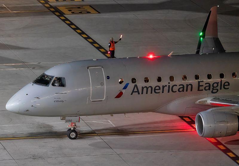 American Eagle E175 