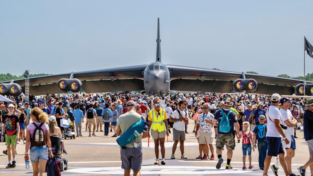 Crowd at EAA AirVenture Oshkosh in front of Boeing B-52H